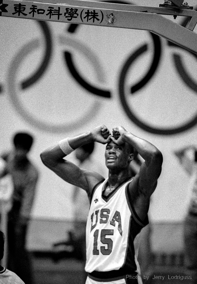 David Robinson looks at the scoreboard in disbelief as the USA men's basketball team loses to Russia 82-76 in the 1988 Seoul Olympic Games.